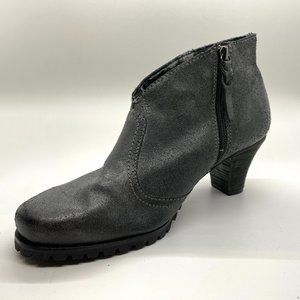 SoftWalk Comfortable women's lug sole charcoal leather bootie - size 10w